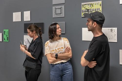 fotorelacja z wystawy θέση