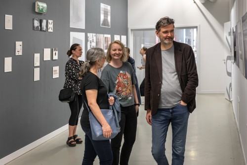 fotorelacja z wystawy θέση