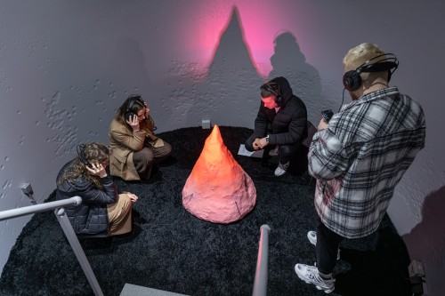 Wernisaż wystawy Grupy Łono pt. Namaszczę się popiołem i zatańczę nad stołem