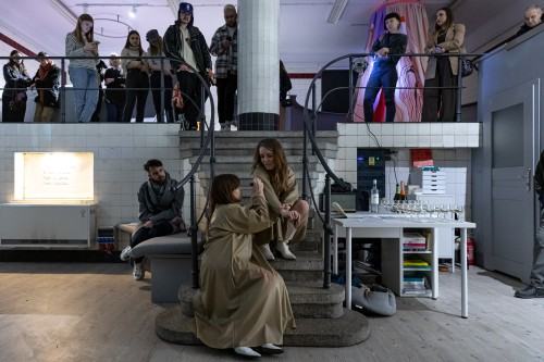 Wernisaż wystawy Grupy Łono pt. Namaszczę się popiołem i zatańczę nad stołem