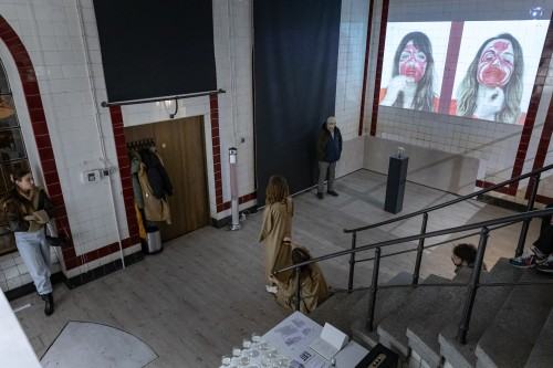 Wernisaż wystawy Grupy Łono pt. Namaszczę się popiołem i zatańczę nad stołem