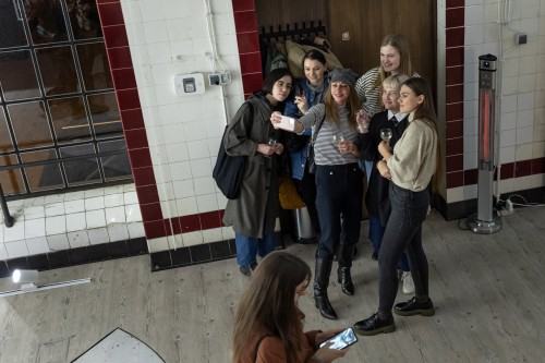 Wernisaż wystawy Grupy Łono pt. Namaszczę się popiołem i zatańczę nad stołem