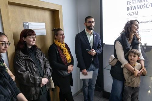 Równość/Różność/Razem_Gablota przy Rektoracie