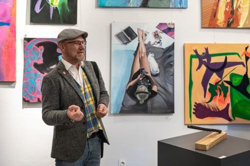 Równość/Różność/Razem_Postument