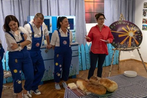 Równość/Różność/Razem_za Szkłem