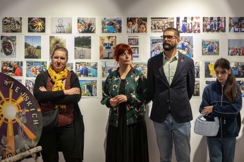 Równość/Różność/Razem_za Szkłem