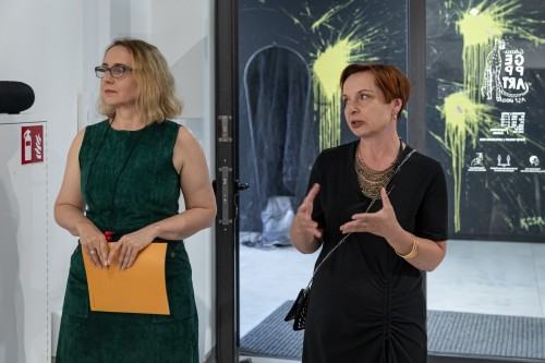 Oprowadzanie kuratorskie po wystawie Dowody na NIEOBECNOŚĆ w Galerii Geppart ASP Wrocław, zdj. Michał Pietrzak