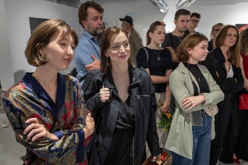 Oprowadzanie kuratorskie po wystawie Dowody na NIEOBECNOŚĆ w Galerii Geppart ASP Wrocław, zdj. Michał Pietrzak