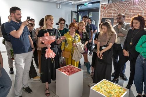 Oprowadzanie kuratorskie po wystawie Dowody na NIEOBECNOŚĆ w Galerii Geppart ASP Wrocław, zdj. Michał Pietrzak