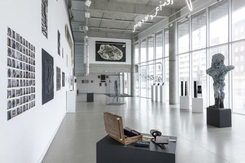 Między materialnością a niematerialnością
