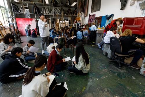 Spotkanie na ASP z uczniami American School of Wrocław