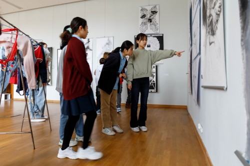 Spotkanie na ASP z uczniami American School of Wrocław