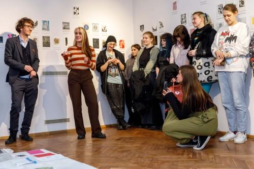 Oprowadzanie po wystawie Migracja, zdj. Katerina Kouzmitcheva