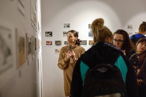 Oprowadzanie po wystawie Migracja, zdj. Katerina Kouzmitcheva