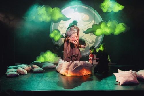 Gdzie się podział Baku?, spektakl ze scenografią, kostiumami, multimediami oraz formami lalkowymi Sebastiana Siepietowskiego, zdj. Maciej Cieślak