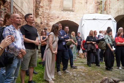 NIE/OBECNOŚĆ czyli o desublimacji sztuki