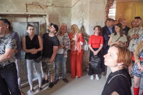 NIE/OBECNOŚĆ czyli o desublimacji sztuki