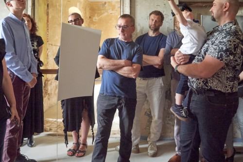 NIE/OBECNOŚĆ czyli o desublimacji sztuki