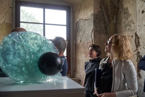 NIE/OBECNOŚĆ czyli o desublimacji sztuki