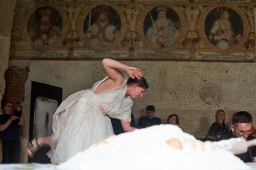 NIE/OBECNOŚĆ czyli o desublimacji sztuki