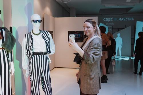 Otwarcie wystawy Sebastiana Siepietowskiego pt. Wokół sceny: teatralna immersja