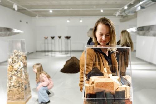 U zbiegu dróg_wernisaż