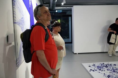 Wernisaż wystawy Urszuli Wilk pt. Płynność światła, tańce pielgrzymującej wody, zdj. Justyna Żak