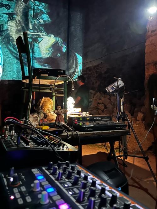 NIE/OBECNOŚĆ czyli o desublimacji sztuki