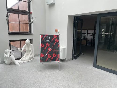 Wystawa Bookmacherzy i plakaty z Pracowni Książki w Starej Kotłowni w Centrum Ekspozycyjnym Stara Kotłownia w Olsztynie.