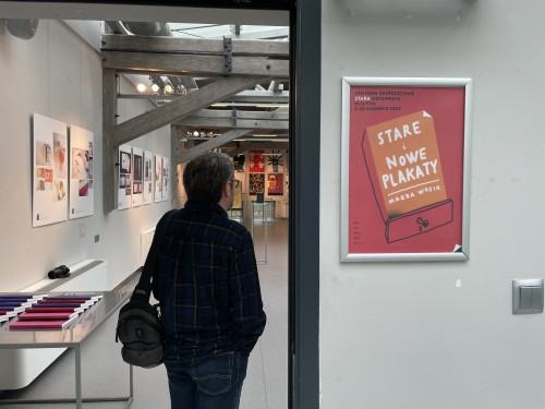 Wystawa Bookmacherzy i plakaty z Pracowni Książki w Starej Kotłowni w Centrum Ekspozycyjnym Stara Kotłownia w Olsztynie.