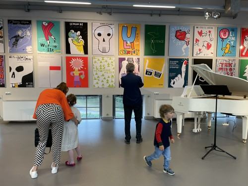 Wystawa Bookmacherzy i plakaty z Pracowni Książki w Starej Kotłowni w Centrum Ekspozycyjnym Stara Kotłownia w Olsztynie.