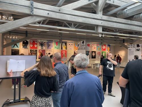 Wystawa Bookmacherzy i plakaty z Pracowni Książki w Starej Kotłowni w Centrum Ekspozycyjnym Stara Kotłownia w Olsztynie.