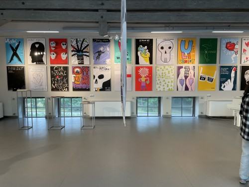 Wystawa Bookmacherzy i plakaty z Pracowni Książki w Starej Kotłowni w Centrum Ekspozycyjnym Stara Kotłownia w Olsztynie.