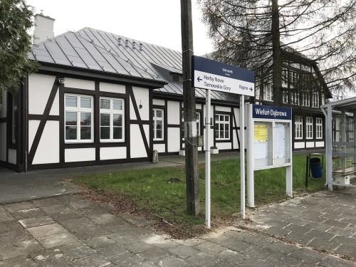 Wystawa dydaktyków Wydziału Malarstwa ASP we Wrocławiu pt. Kim jesteśmy? Wystawa dydaktyków Wydziału Malarstwa ASP we Wrocławiu pt. Kim jesteśmy?