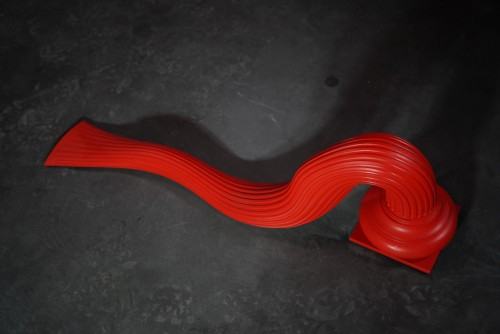 Maciej Albrzykowski, Niektóre idee bywają uwodząco piękne, sztuczne tworzywo, farba, 38x25x120cm, 2023