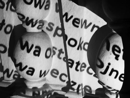 Malgorzata Kazimierczak, Palimpsest słów w zacieranie znaczeń, instalacja-audio-wizualna-projekcja-filmowa, 2015