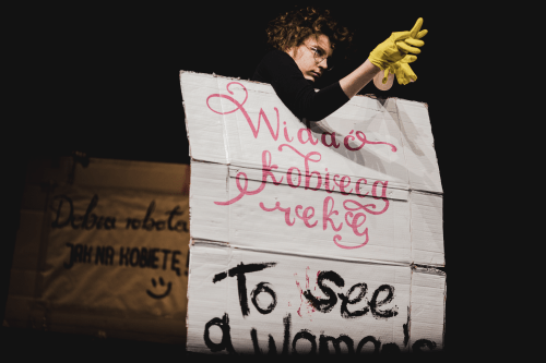 Performans "Nie czytaj tego!"