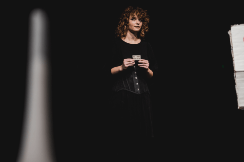 Performans "Nie czytaj tego!"