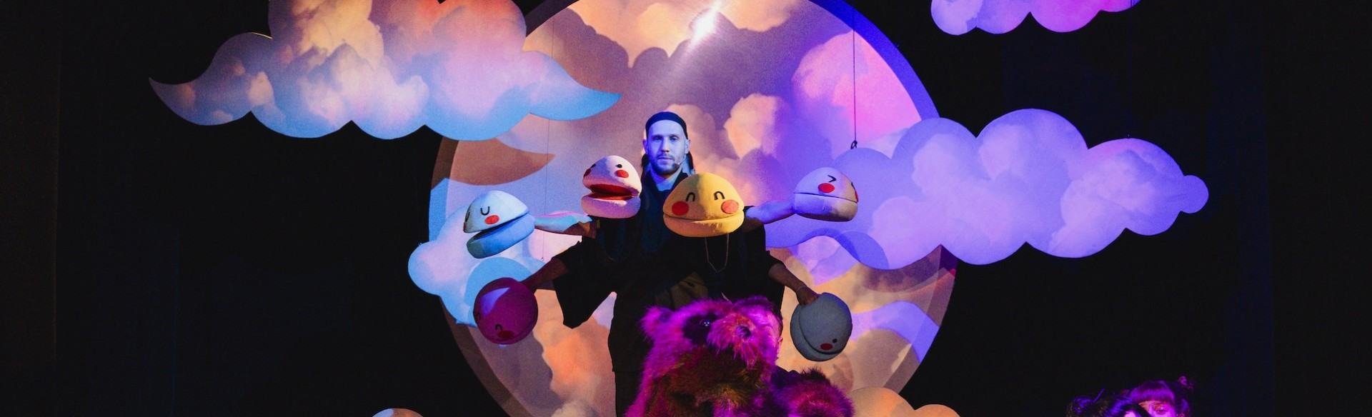 Gdzie się podział Baku?, spektakl ze scenografią, kostiumami, multimediami oraz formami lalkowymi Sebastiana Siepietowskiego, zdj. Maciej Cieślak